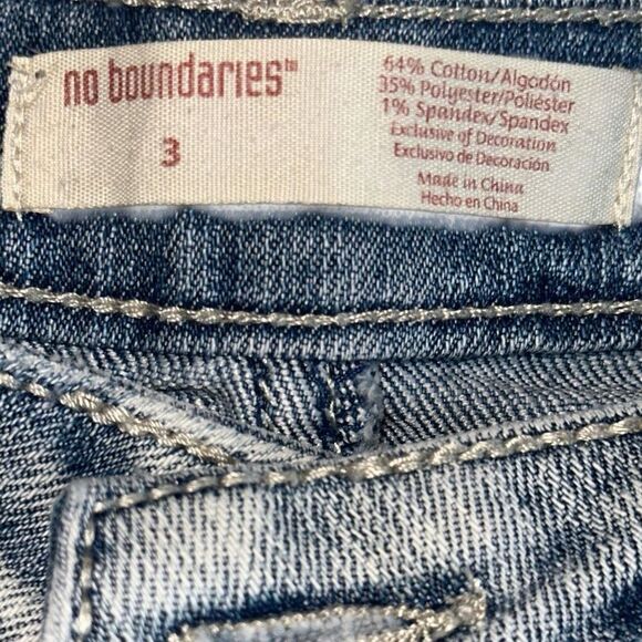 No Boundaries Blue Faded Denim Flat Front High-Rise Cut-Off Shorts Ladies Size 3 - Picture 2 of 9